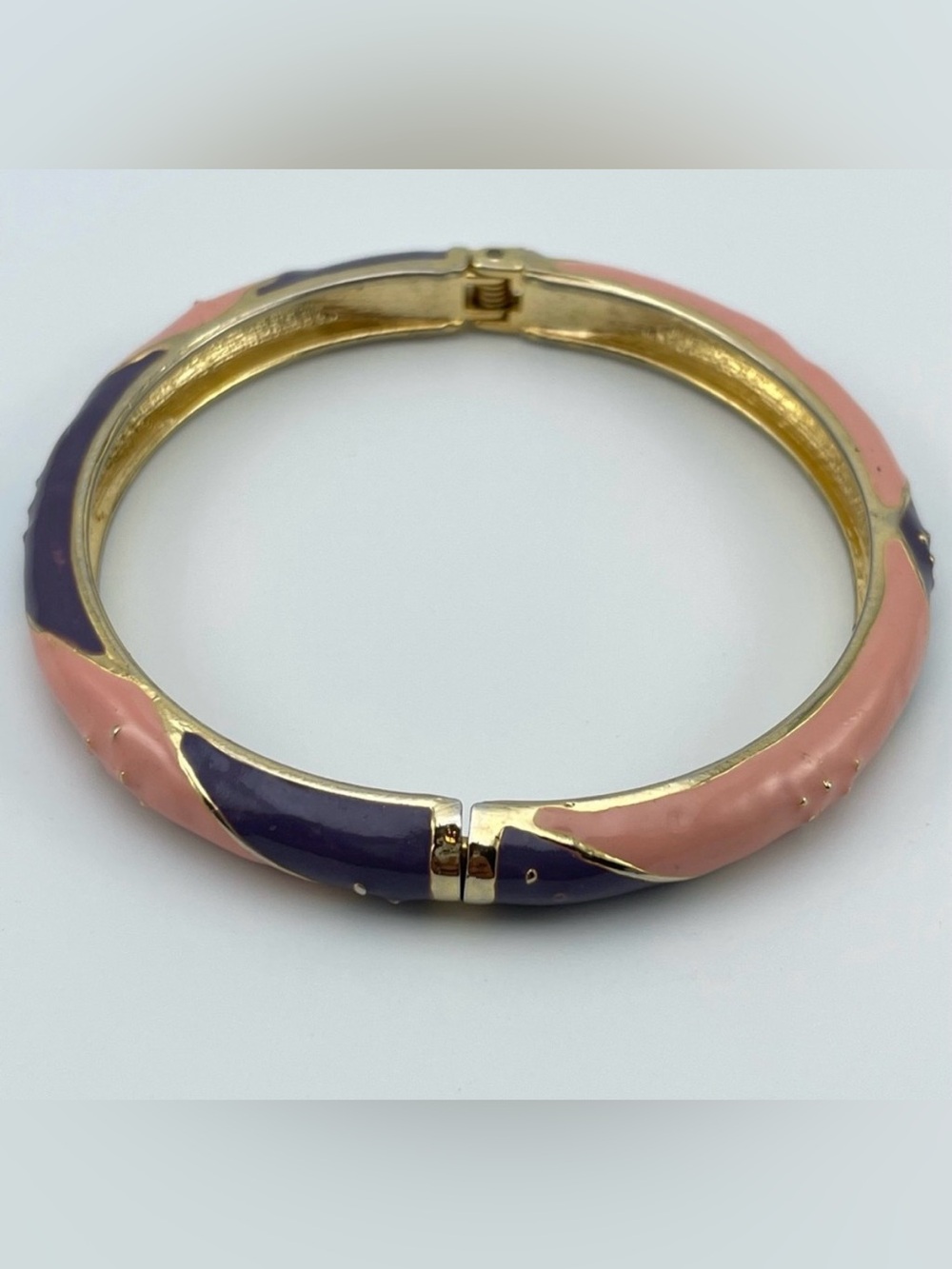 Charming Vintage Pink & Purple Enamel Gold Tone Hinged Bangle Bracelet